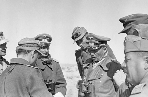 Генерал Роммель планирует новое наступление в 1942 году.